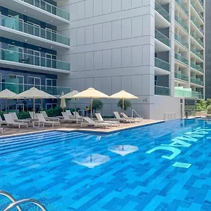 New Luxury Modern Canal View. دبي